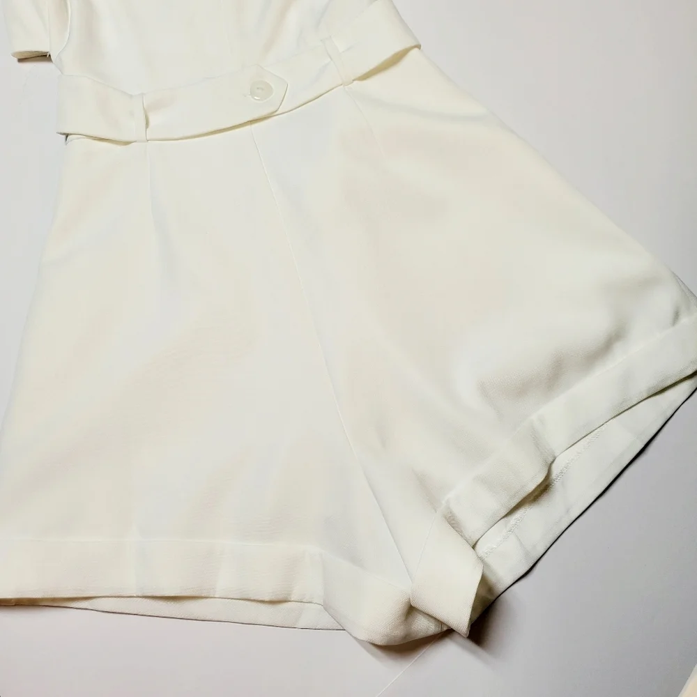 NWOT Lulus Posh and Flirty White Collared Cutout Sleeveless Romper Sz S - Picture 10 of 13